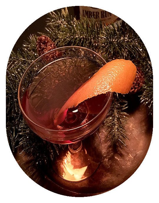 The Amber Wave Cocktail - Garnishes and Dreams