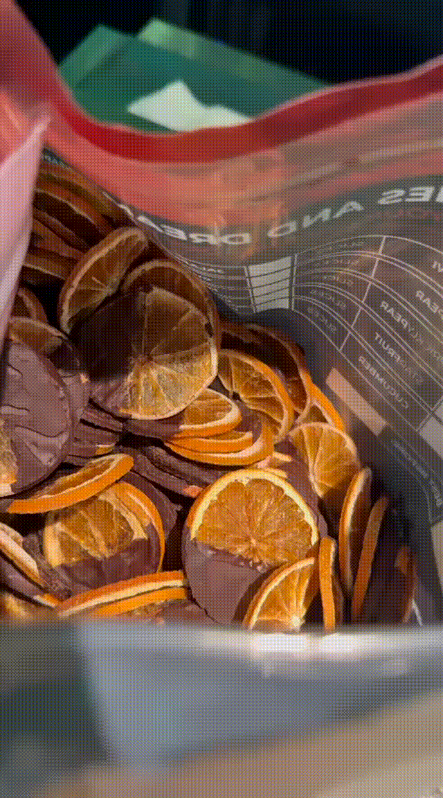 Garnishes & Dreams 80% Dark Chocolate Dipped Dehydrated Orange Slices – Gourmet Half-Dipped Citrus Wheels, Premium Artisan Fruit Snack, Elegant Dessert Garnish & Charcuterie Board Decor